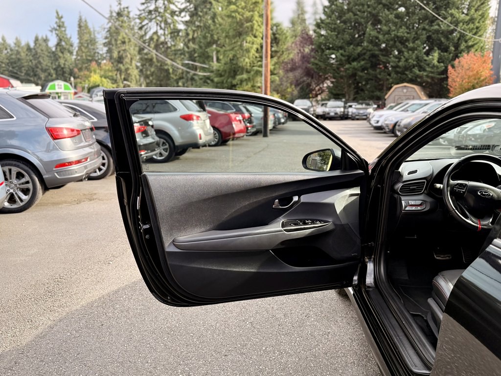 2020 Hyundai Veloster Image 24