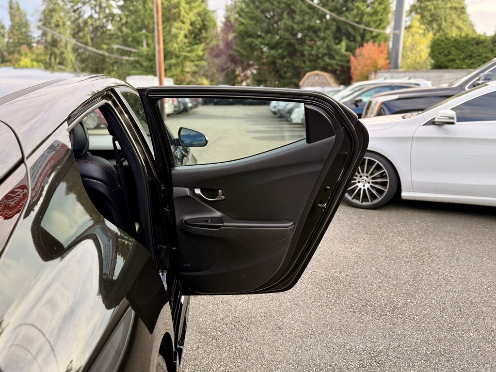 2020 Hyundai Veloster Image 25