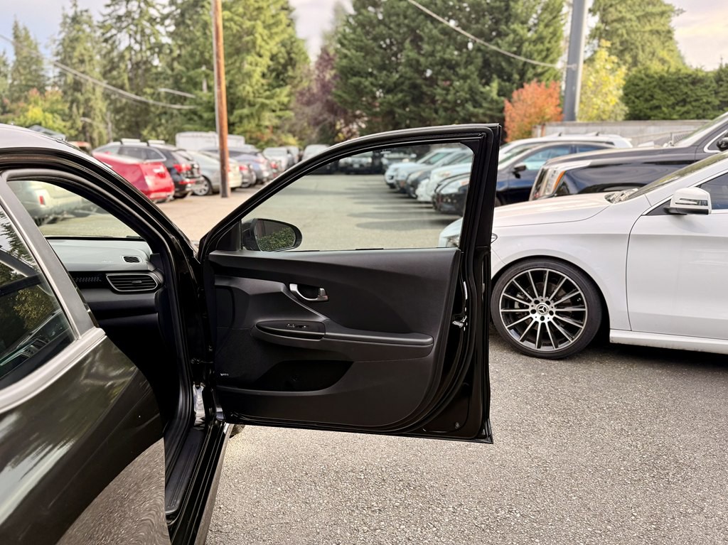 2020 Hyundai Veloster Image 26