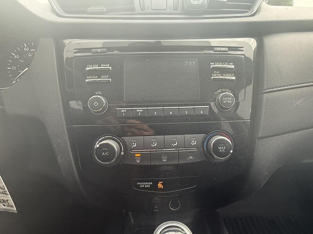 2017 Nissan Rogue Image 16