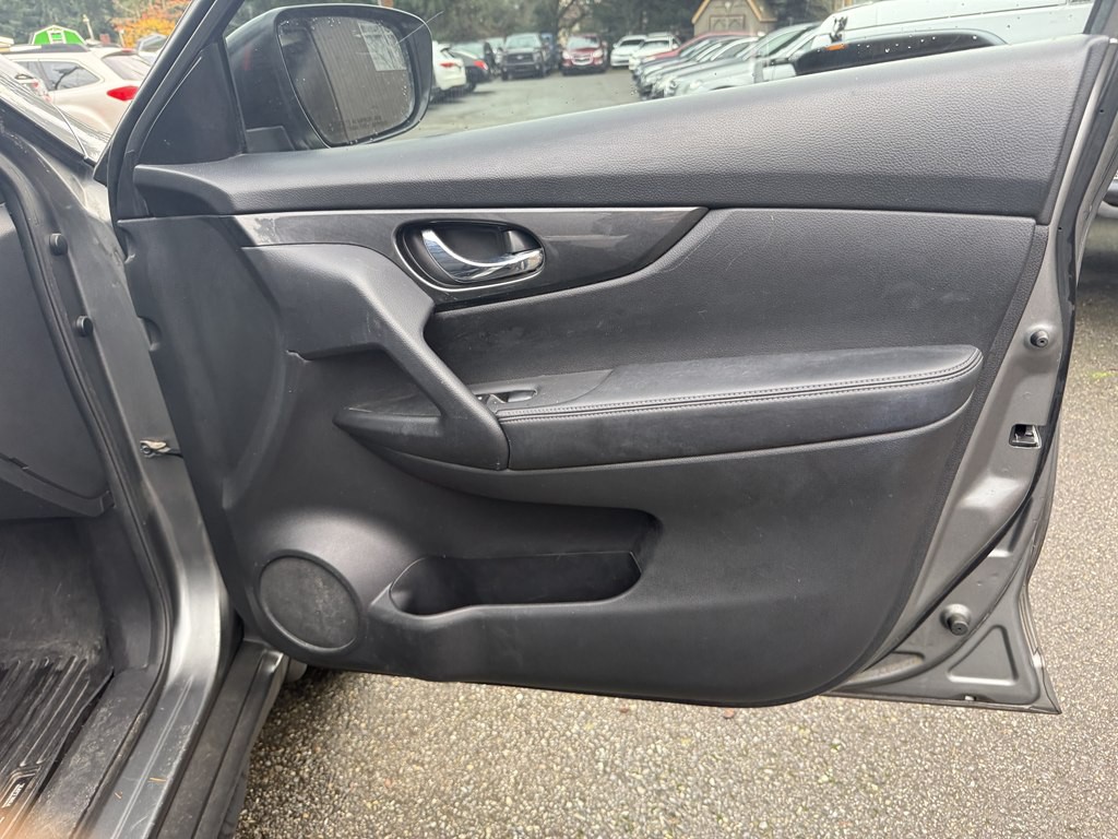 2017 Nissan Rogue Image 24