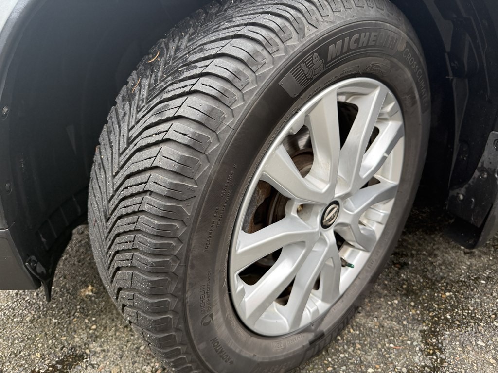 2017 Nissan Rogue Image 25