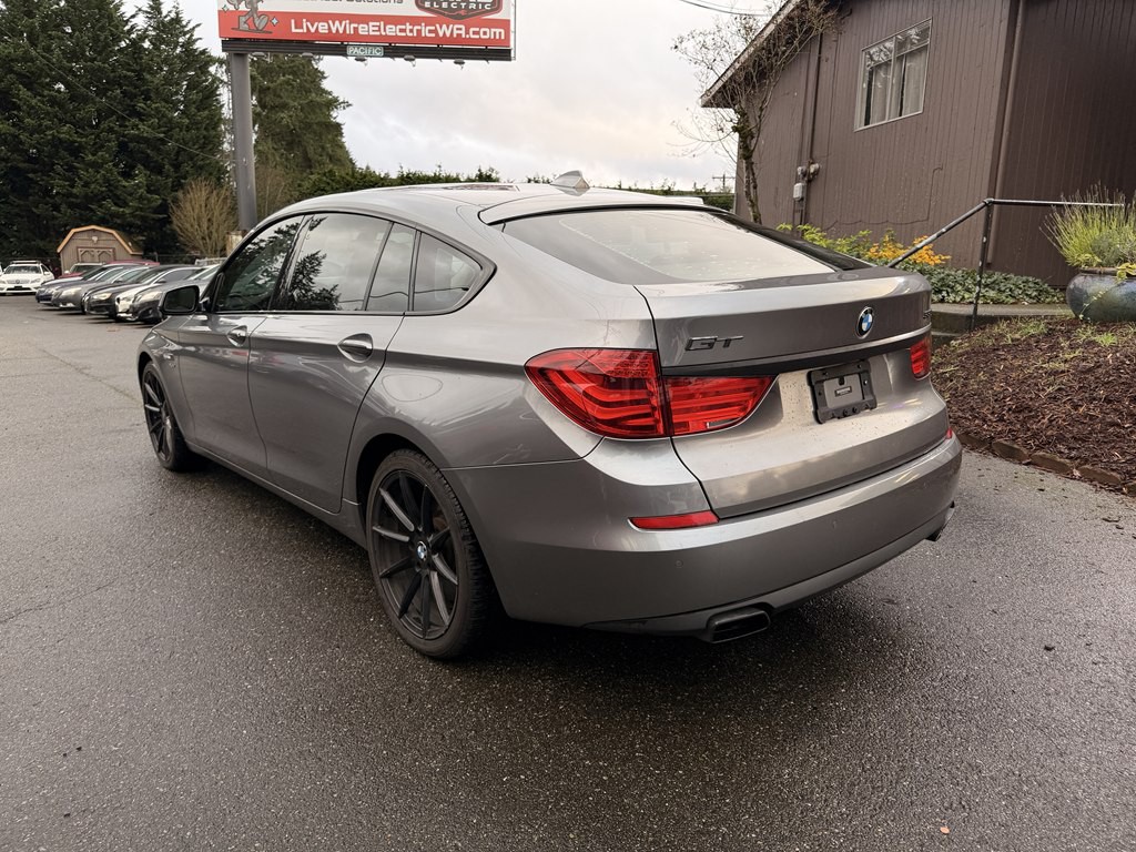 2011 BMW 5 Series Image 3