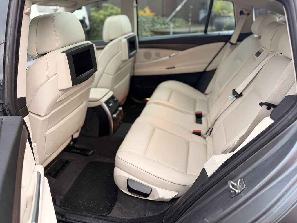 2011 BMW 5 Series Image 10