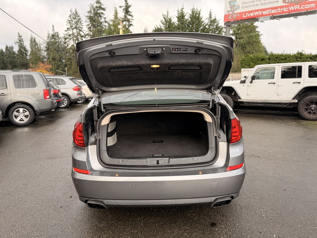 2011 BMW 5 Series Image 11