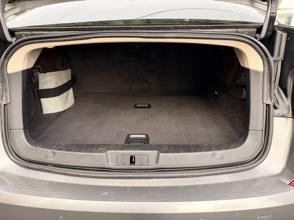 2011 BMW 5 Series Image 12