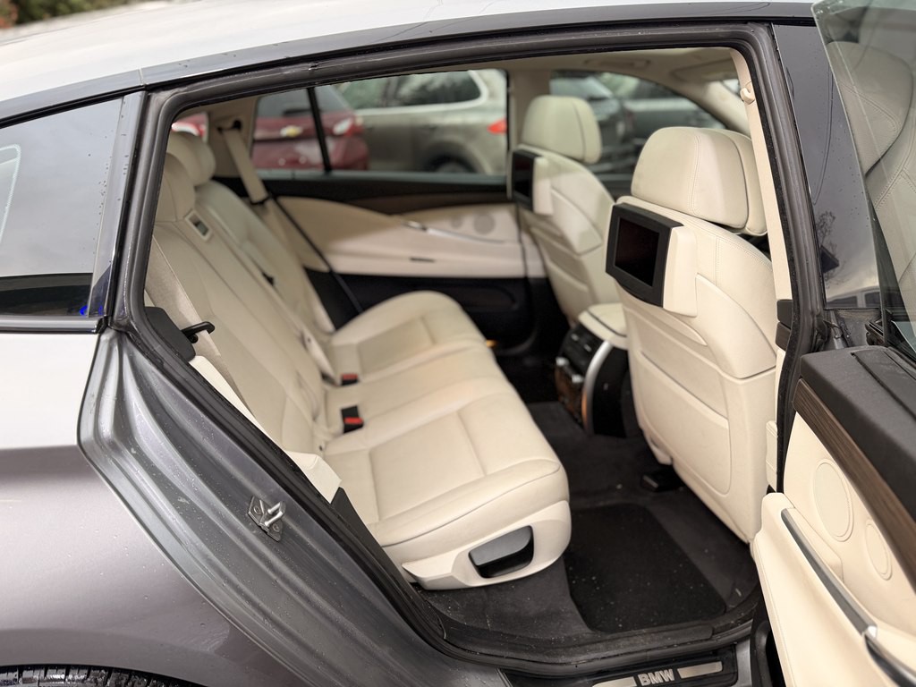 2011 BMW 5 Series Image 13