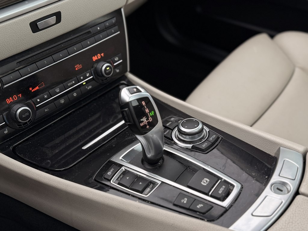 2011 BMW 5 Series Image 20