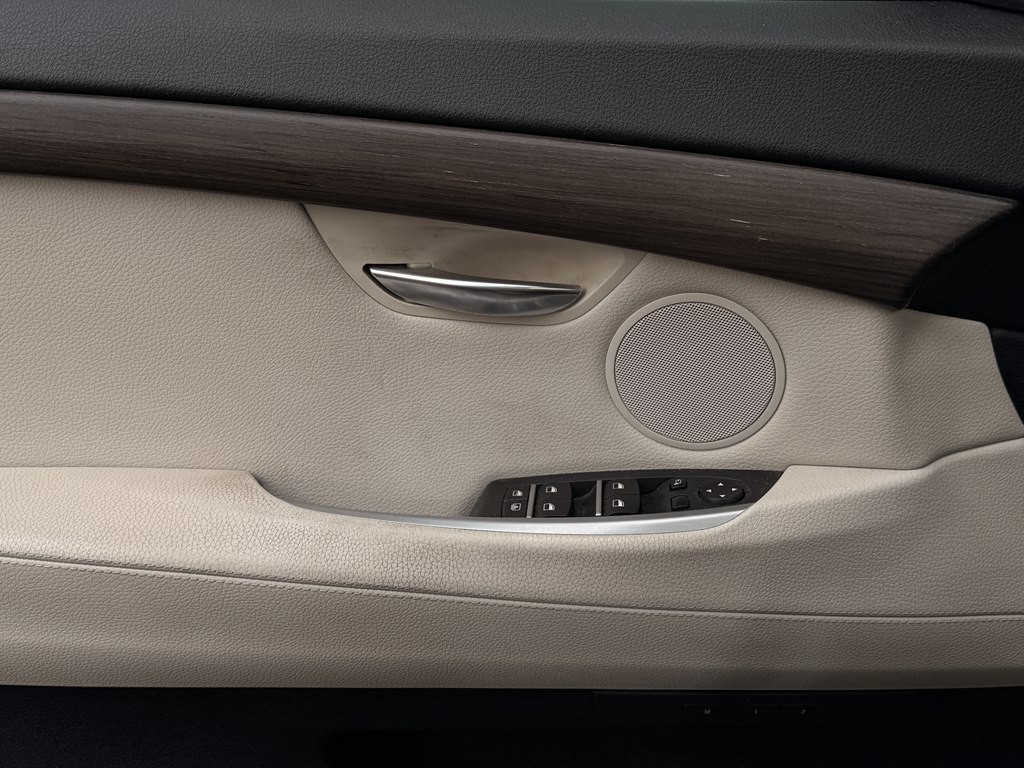 2011 BMW 5 Series Image 23