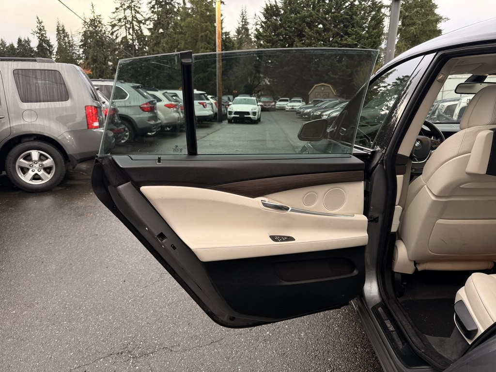 2011 BMW 5 Series Image 26