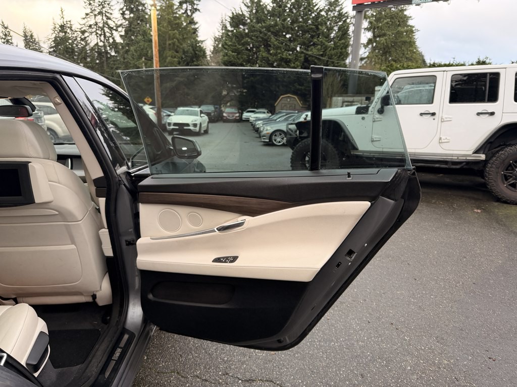 2011 BMW 5 Series Image 27