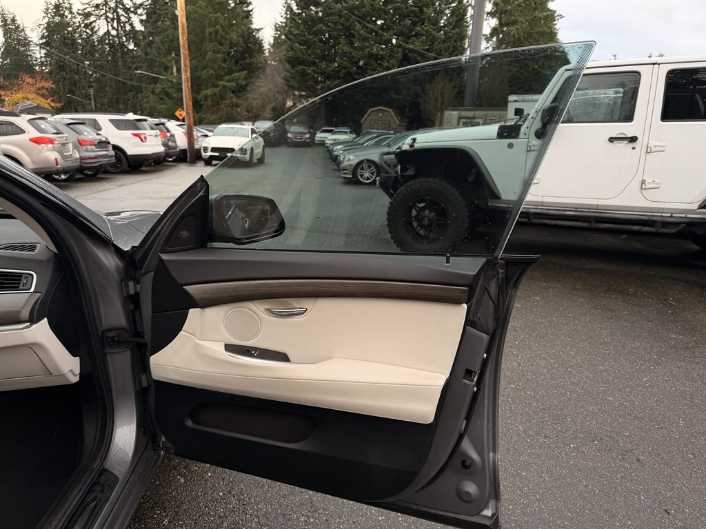 2011 BMW 5 Series Image 28