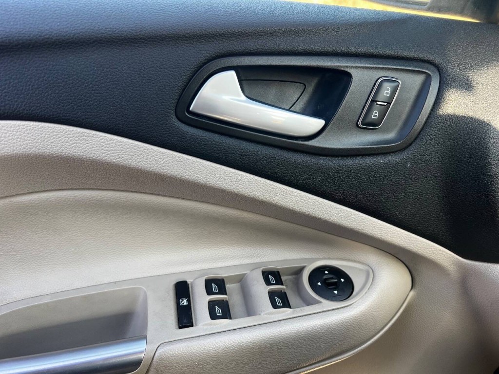 2016 Ford Escape Image 18