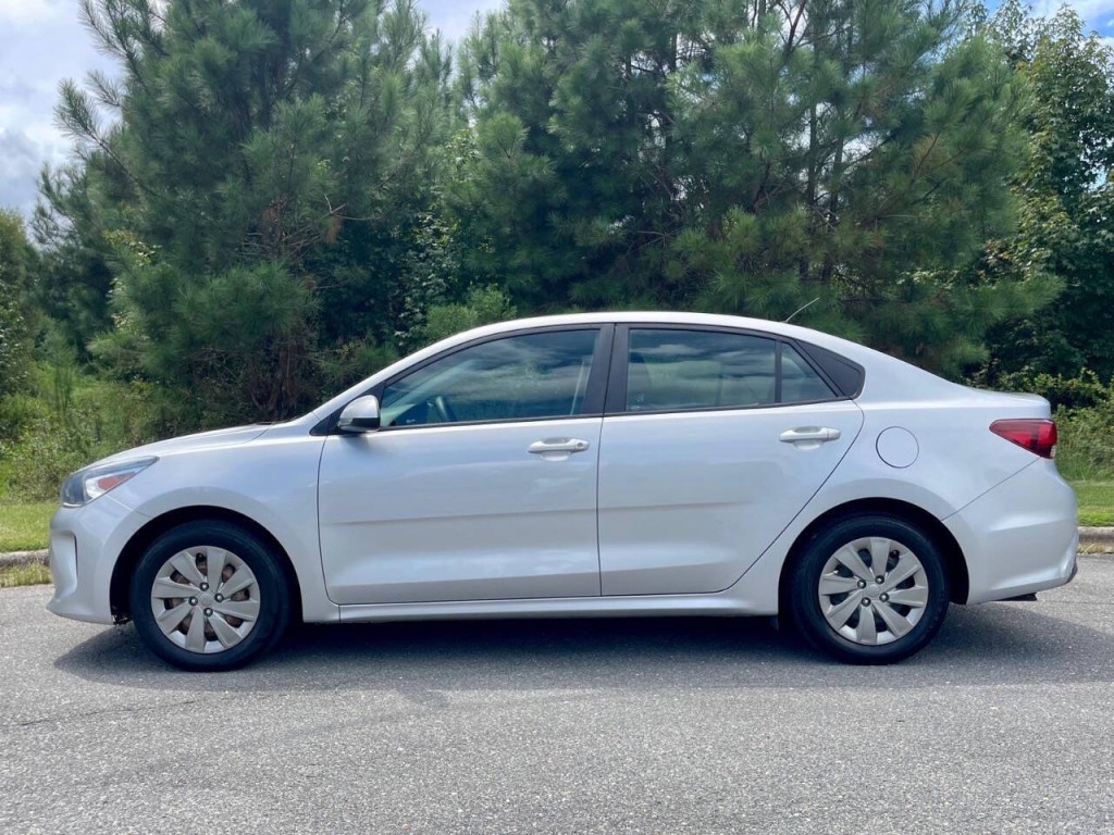 2019 Kia Rio Image 3
