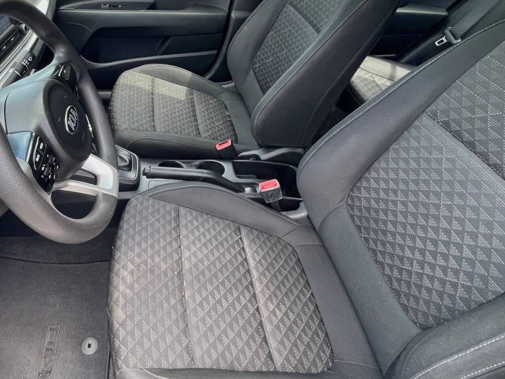 2019 Kia Rio Image 15