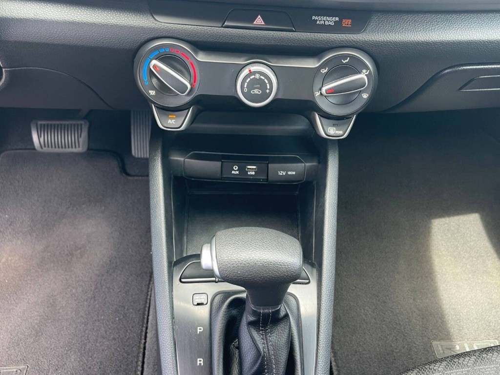 2019 Kia Rio Image 19