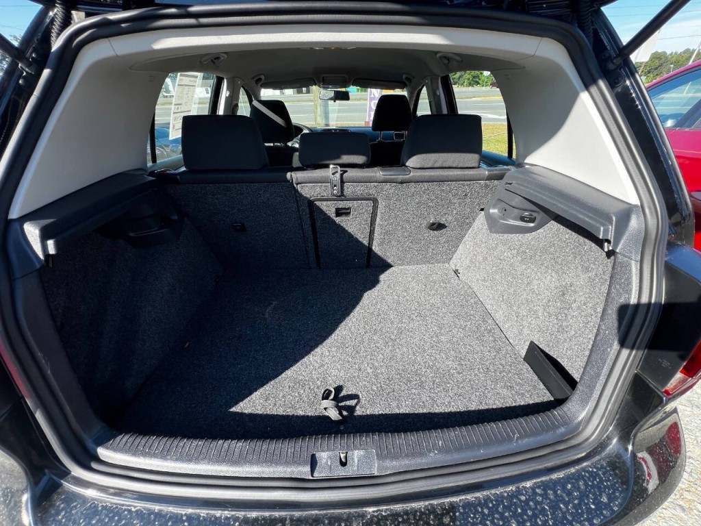 2012 Volkswagen Golf Image 10