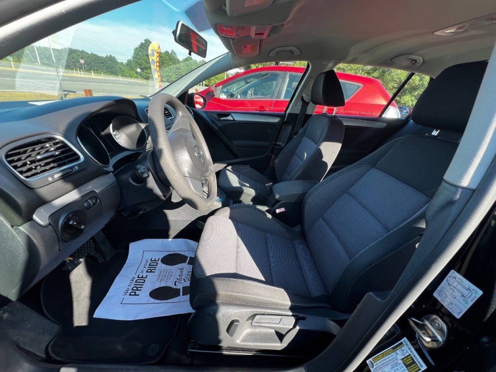 2012 Volkswagen Golf Image 11