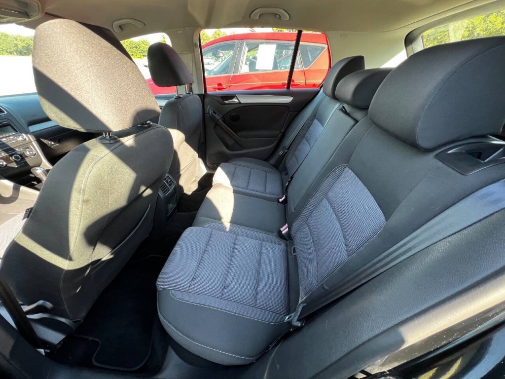 2012 Volkswagen Golf Image 12