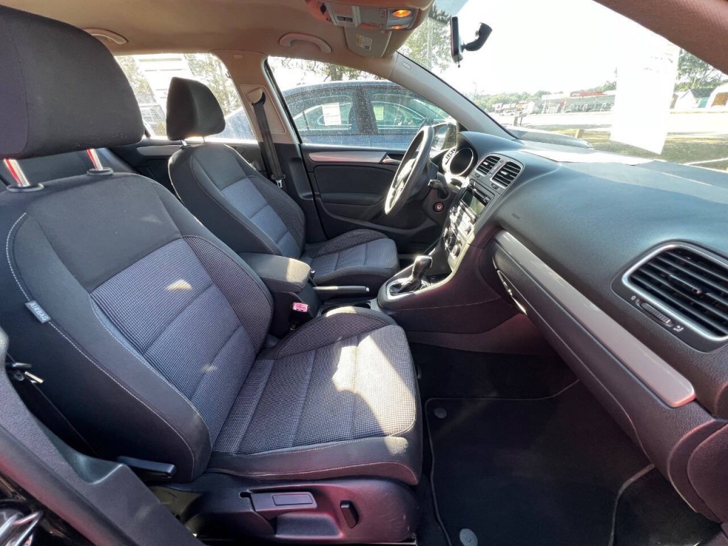 2012 Volkswagen Golf Image 16