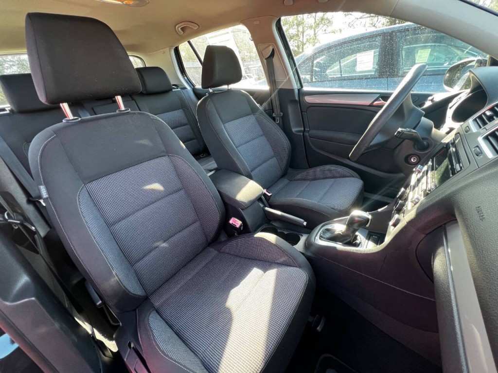 2012 Volkswagen Golf Image 17