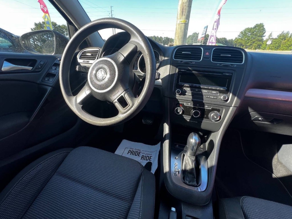 2012 Volkswagen Golf Image 18