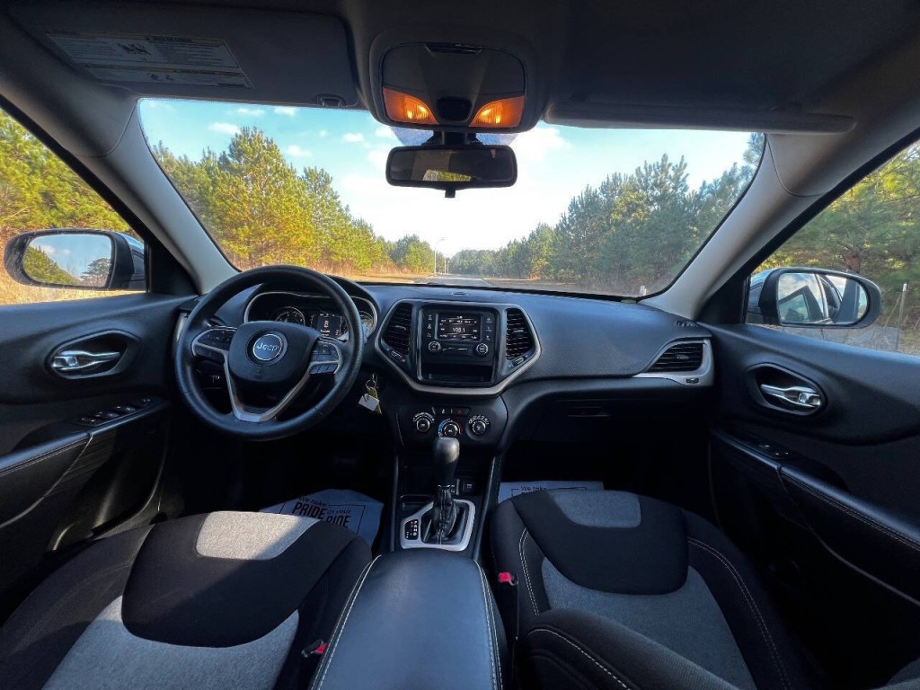 2014 Jeep Cherokee Image 16