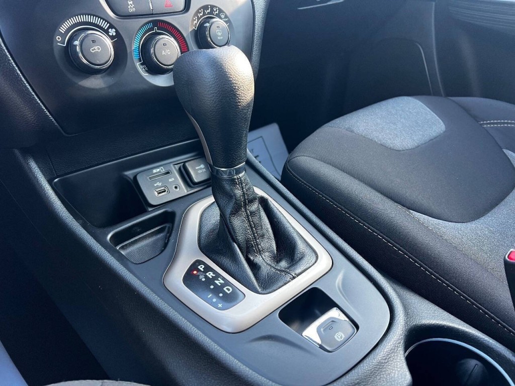 2014 Jeep Cherokee Image 21