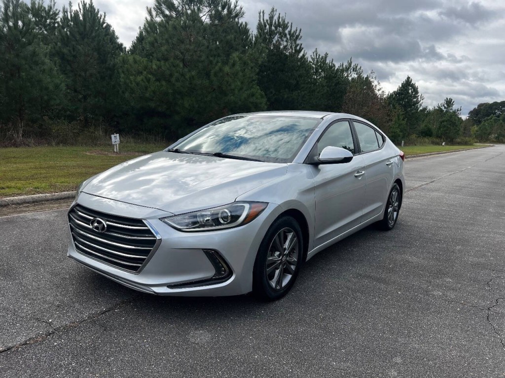 2017 Hyundai Elantra Image 2