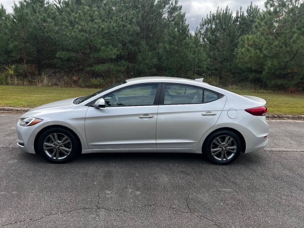 2017 Hyundai Elantra Image 3