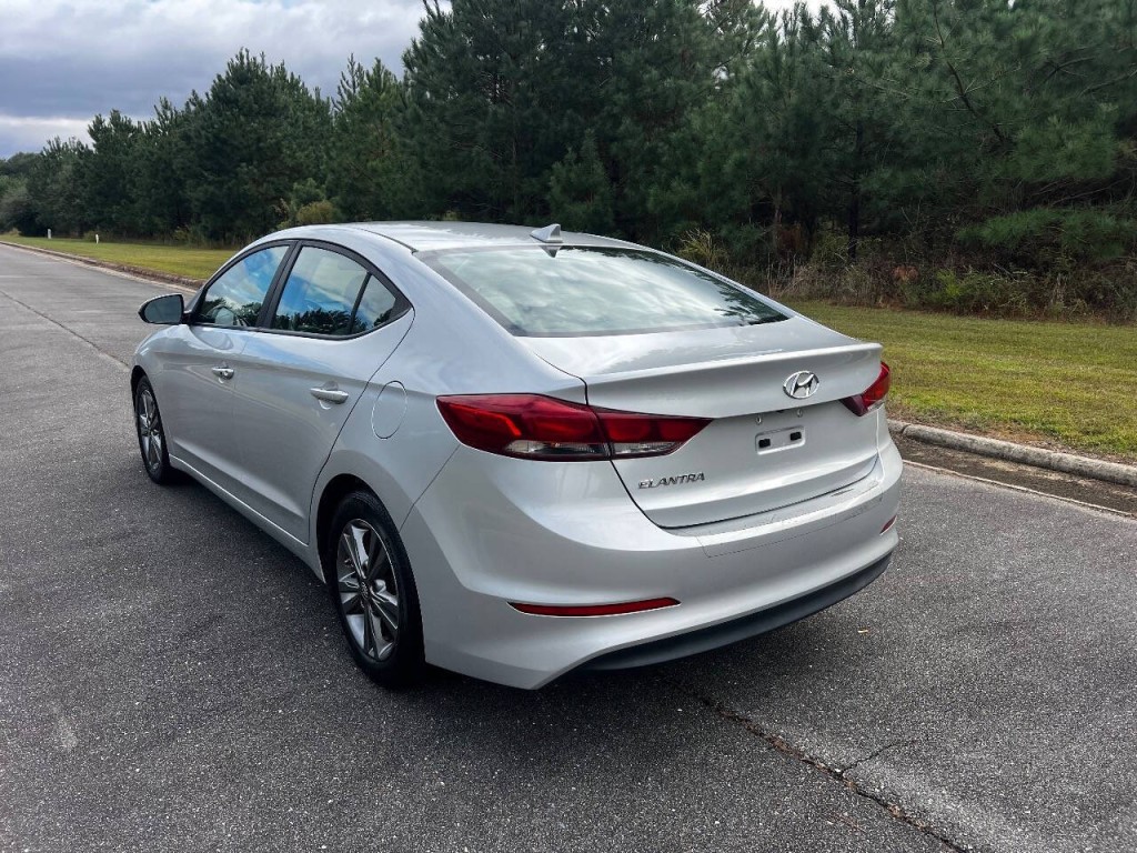 2017 Hyundai Elantra Image 4