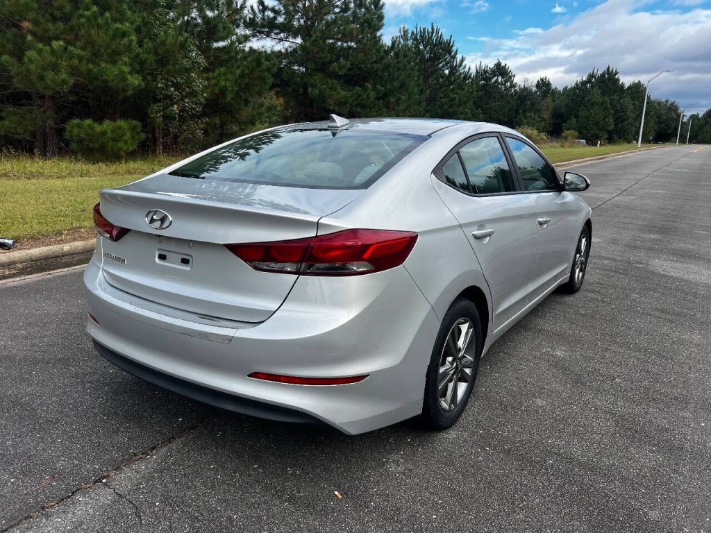 2017 Hyundai Elantra Image 5