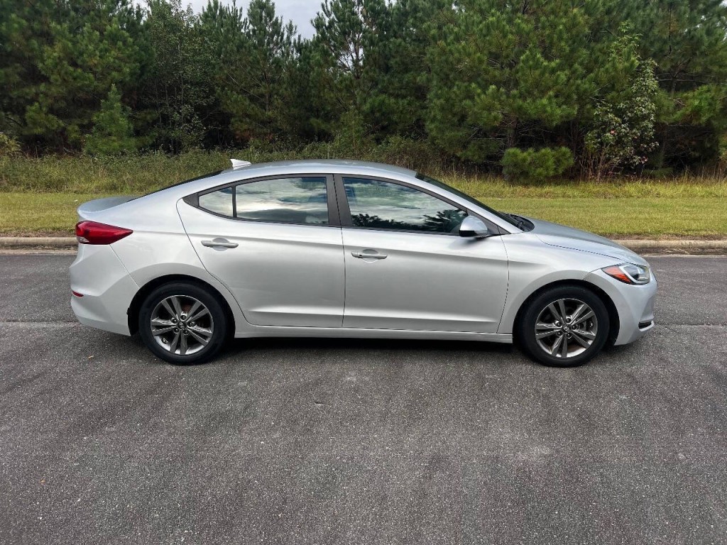 2017 Hyundai Elantra Image 6