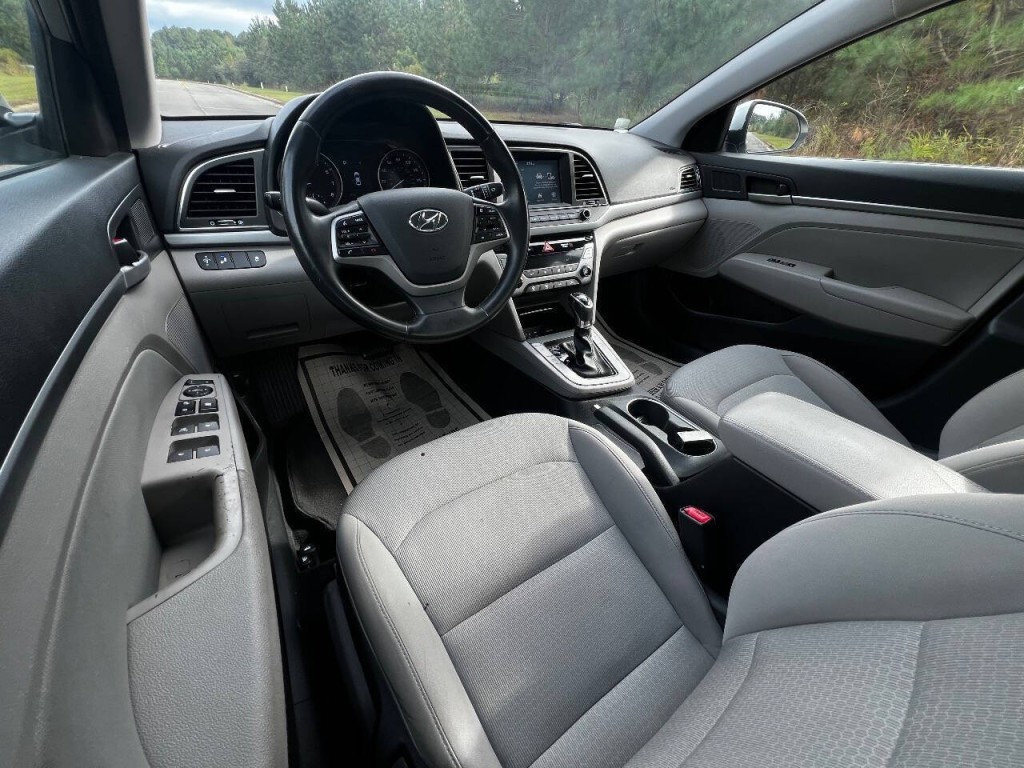 2017 Hyundai Elantra Image 11