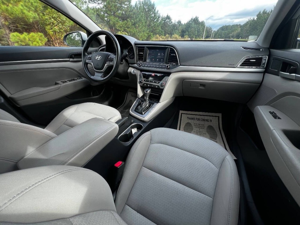 2017 Hyundai Elantra Image 13