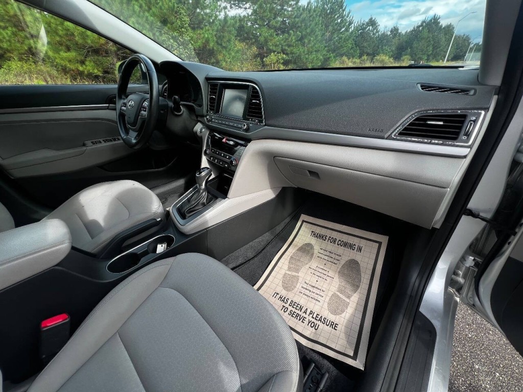 2017 Hyundai Elantra Image 15