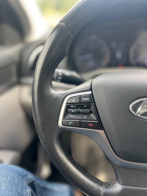 2017 Hyundai Elantra Image 17