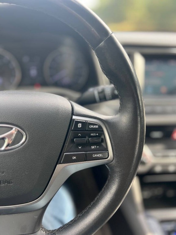 2017 Hyundai Elantra Image 18
