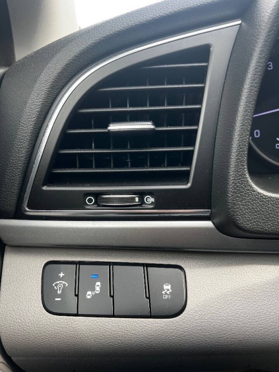 2017 Hyundai Elantra Image 19