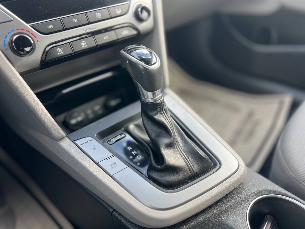 2017 Hyundai Elantra Image 20