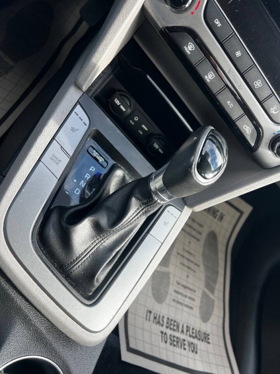2017 Hyundai Elantra Image 22