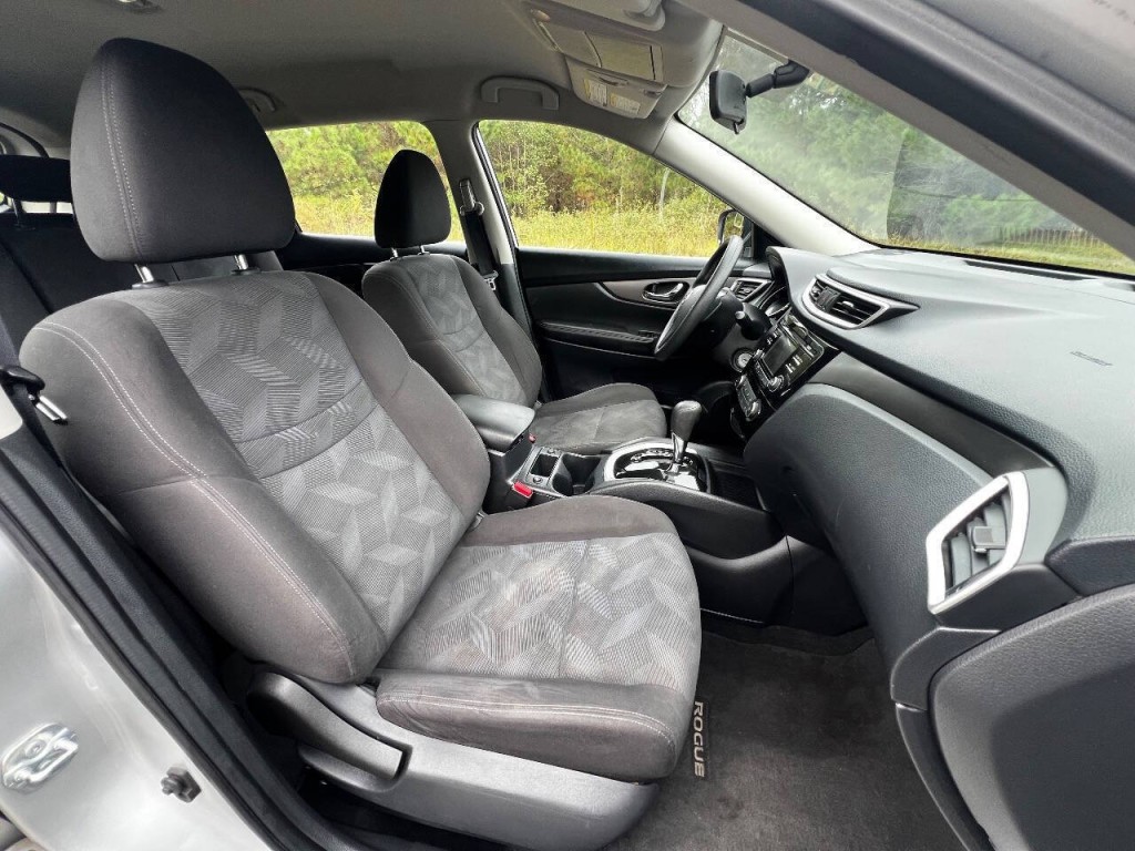 2016 Nissan Rogue Image 16