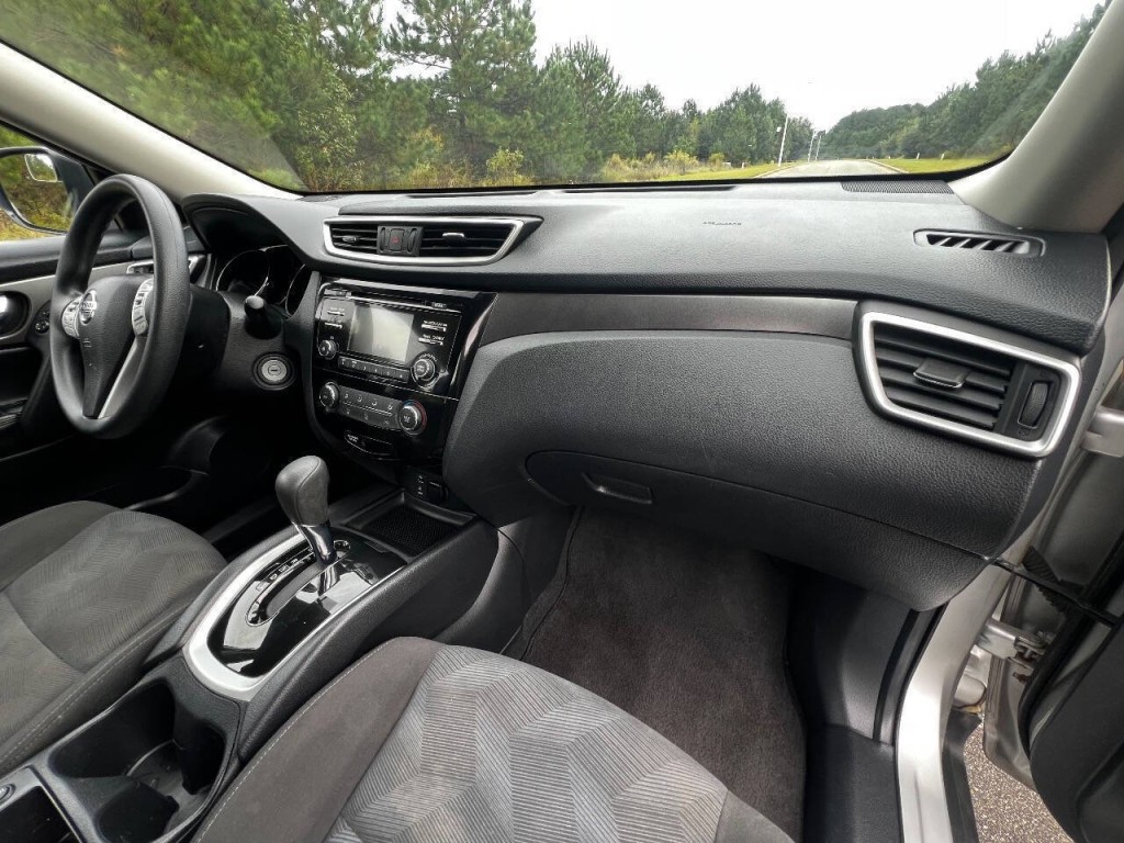 2016 Nissan Rogue Image 17