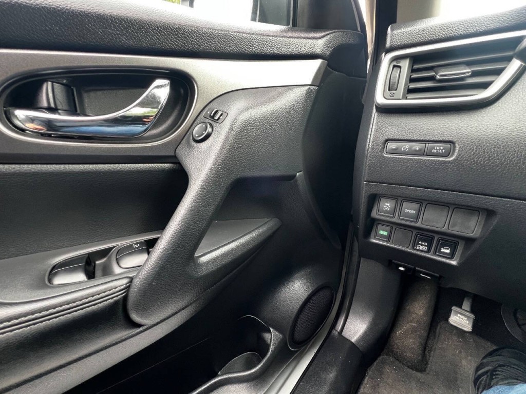 2016 Nissan Rogue Image 18