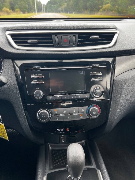 2016 Nissan Rogue Image 22