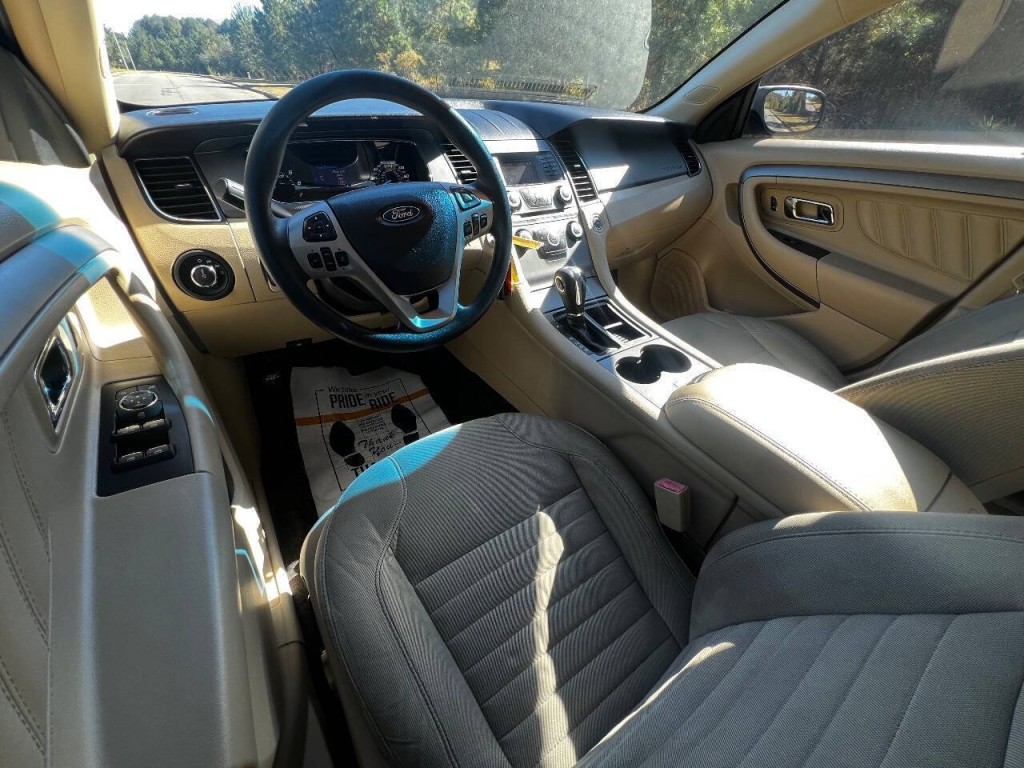2013 Ford Taurus Image 12