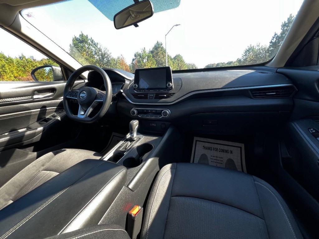 2019 Nissan Altima Image 16