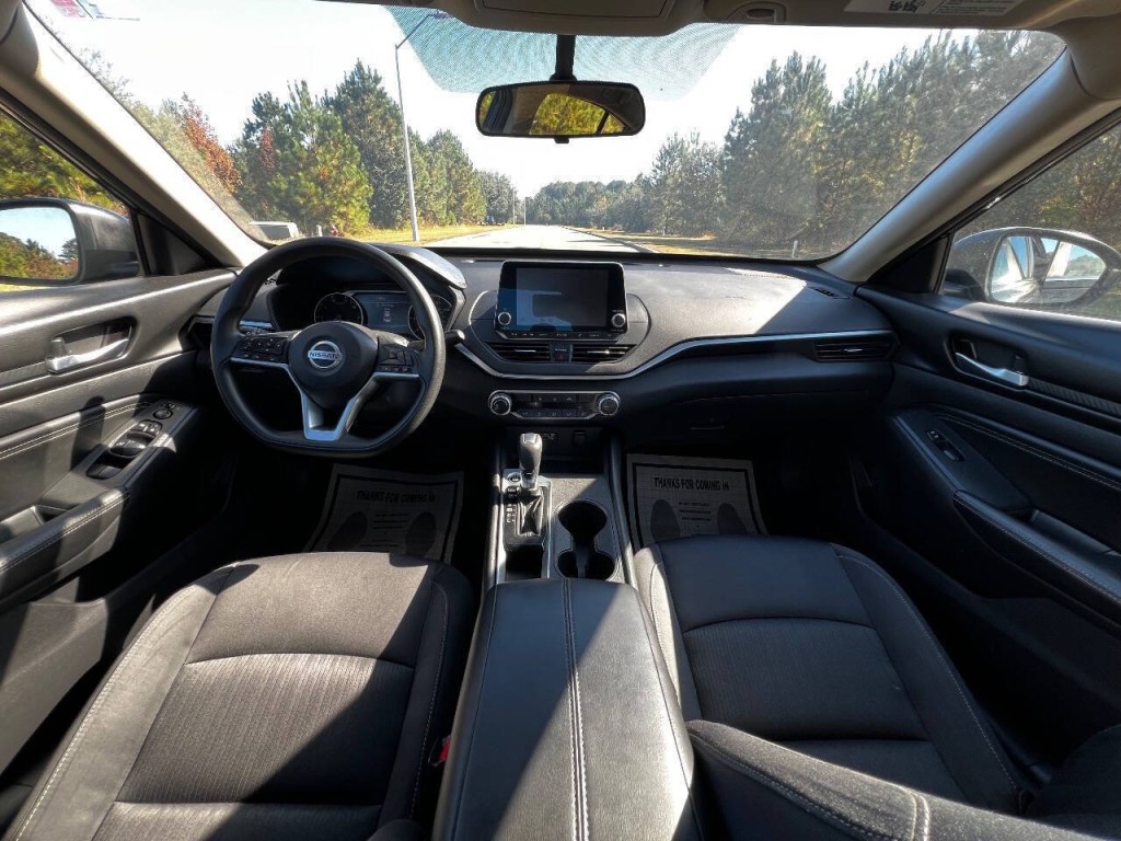 2019 Nissan Altima Image 17