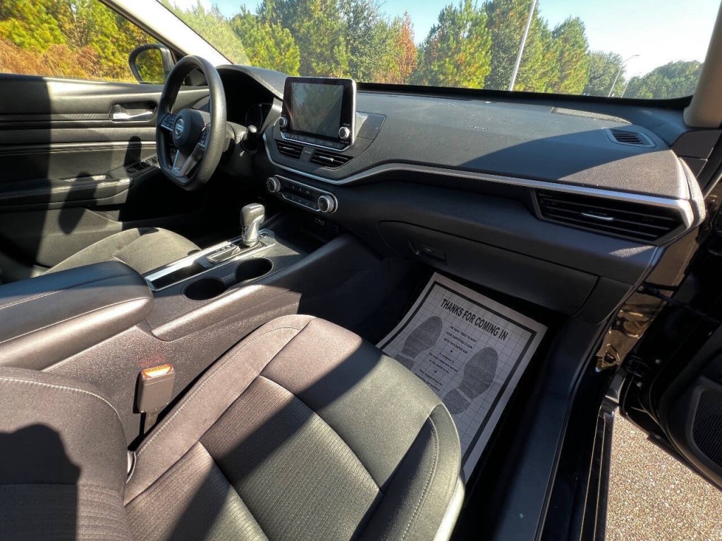 2019 Nissan Altima Image 19