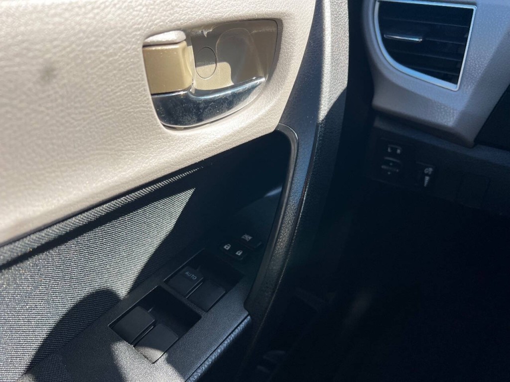 2014 Toyota Corolla Image 25